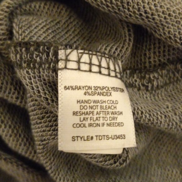 💎4 for$15💎 6oz (95) Tresics cuffed sleeve blouse - Picture 3 of 3